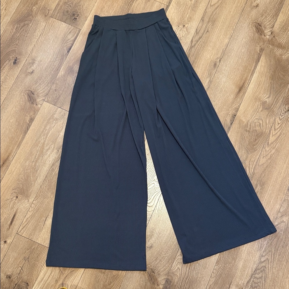 Saints & Hearts Ribbed Wide-Leg Pants